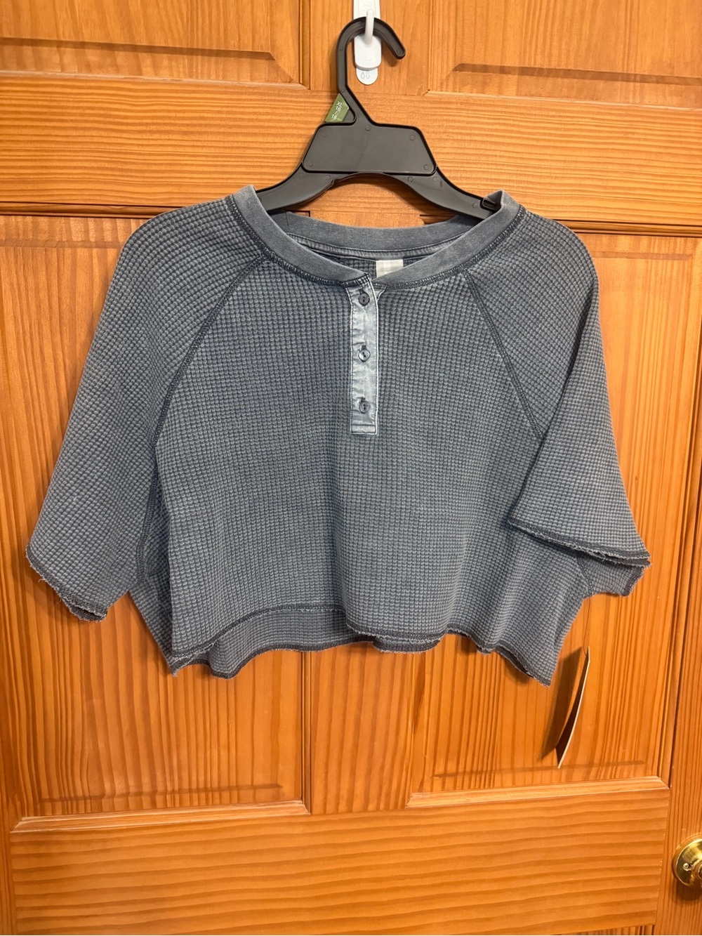 NEW Cropped Waffle Knit Henley Top Gray Large